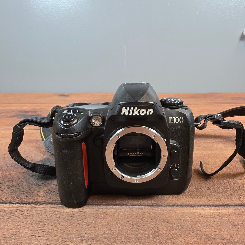 Nikon D100 Digital SLR Camera Body Black Fair For Parts Repair